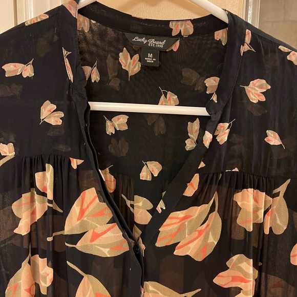 Beautiful and versitile blouse! - Picture 2 of 6